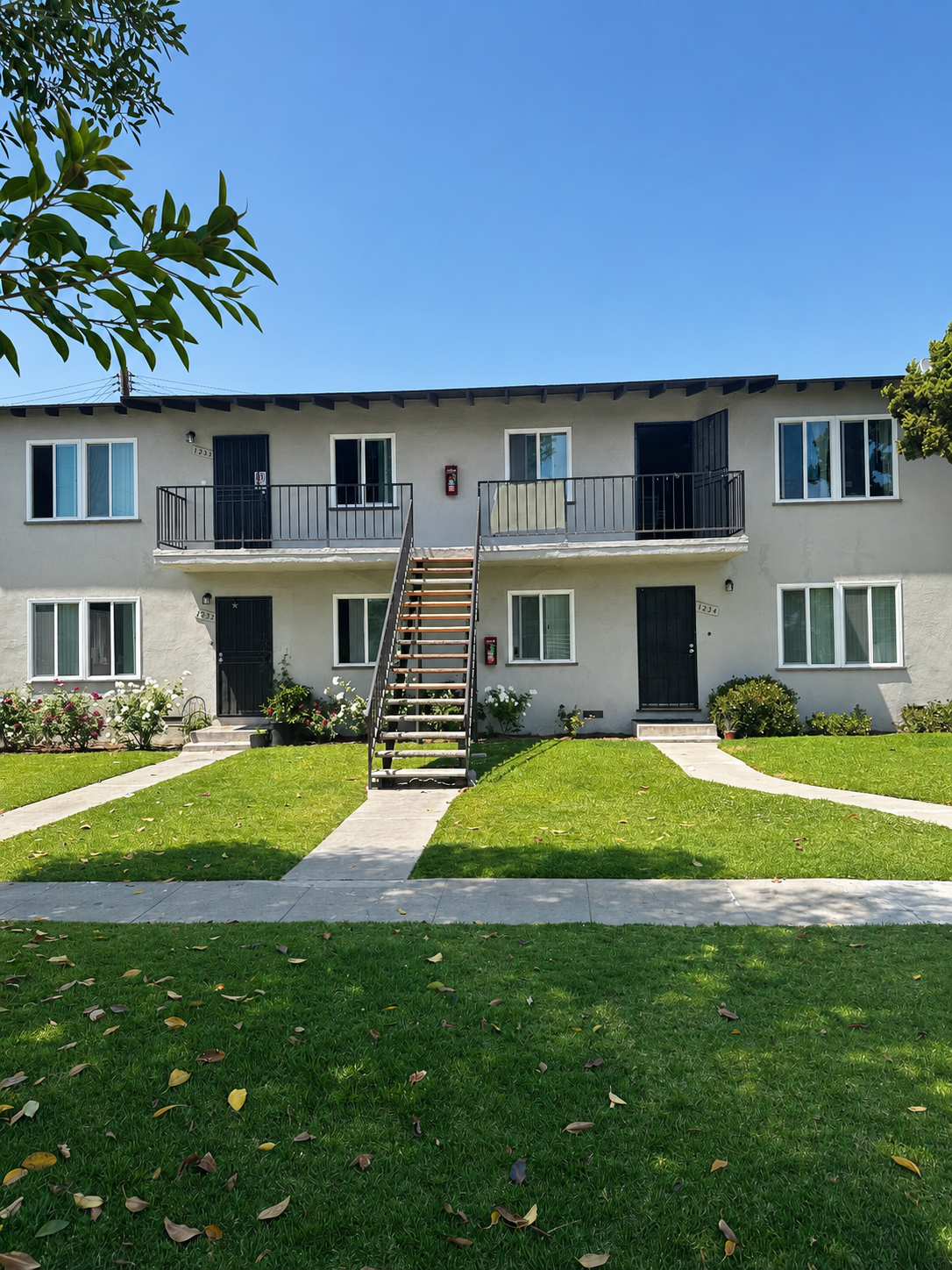 E. Lincoln Ave. — 12-unit multifamily property in Fullerton, CA